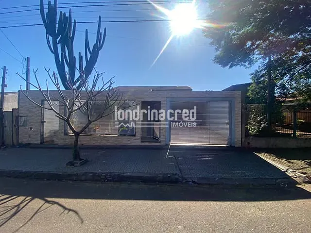 Casa com 330m² 3 quartos e 2 banheiros, à venda, no bairro Califórnia em Londrina