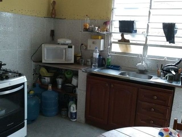 Casa com 60m² 1 quarto e 1 banheiro, à venda, no bairro Jardim Veneza em Peruíbe