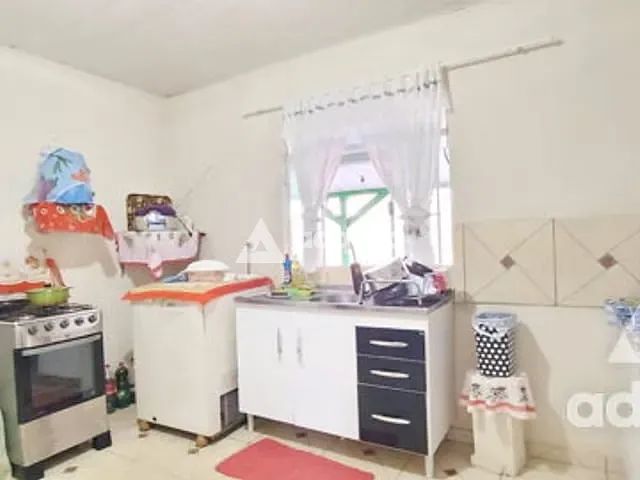 Casa com 462m² 2 quartos e 1 banheiro, à venda, no bairro Uvaranas em Ponta Grossa