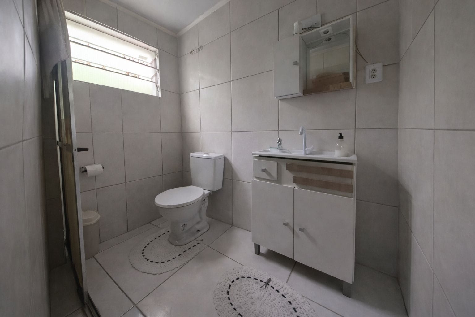 Casa à venda no Areal, Pelotas - 211 m², 5 quartos (sendo 1 suíte), peças amplas, lareira, churrasqueira e pátio. - 14