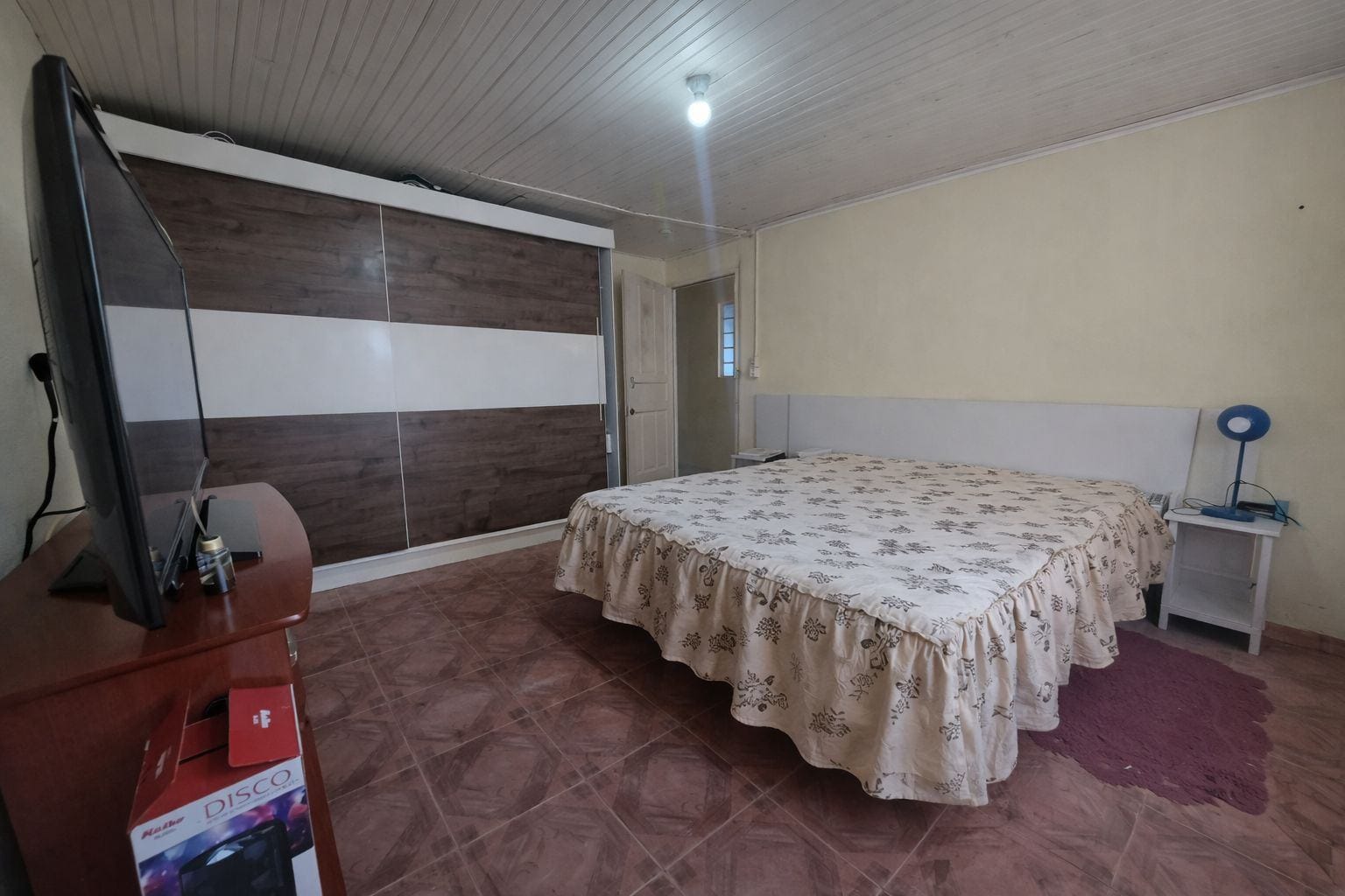 Casa à venda no Areal, Pelotas - 211 m², 5 quartos (sendo 1 suíte), peças amplas, lareira, churrasqueira e pátio. - 9