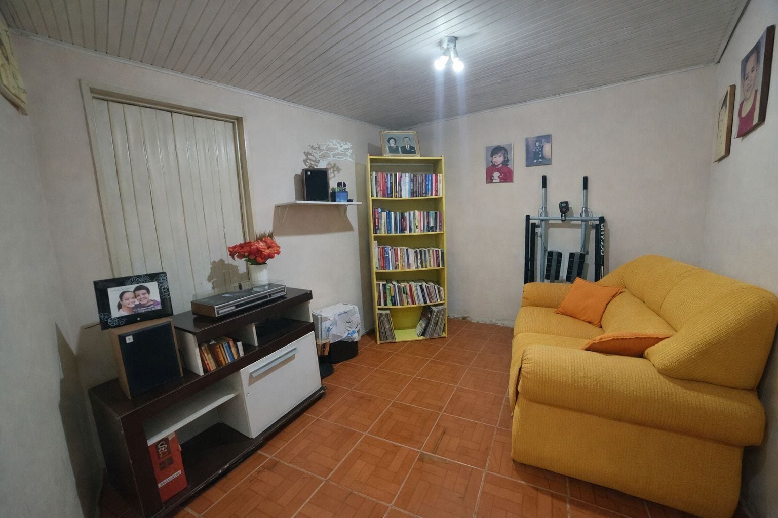 Casa à venda no Areal, Pelotas - 211 m², 5 quartos (sendo 1 suíte), peças amplas, lareira, churrasqueira e pátio. - 13