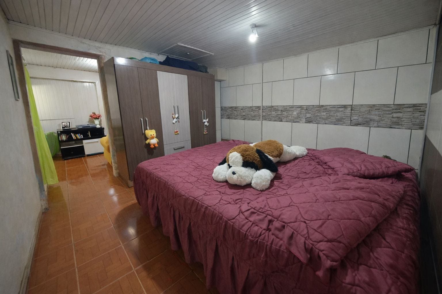 Casa à venda no Areal, Pelotas - 211 m², 5 quartos (sendo 1 suíte), peças amplas, lareira, churrasqueira e pátio. - 11