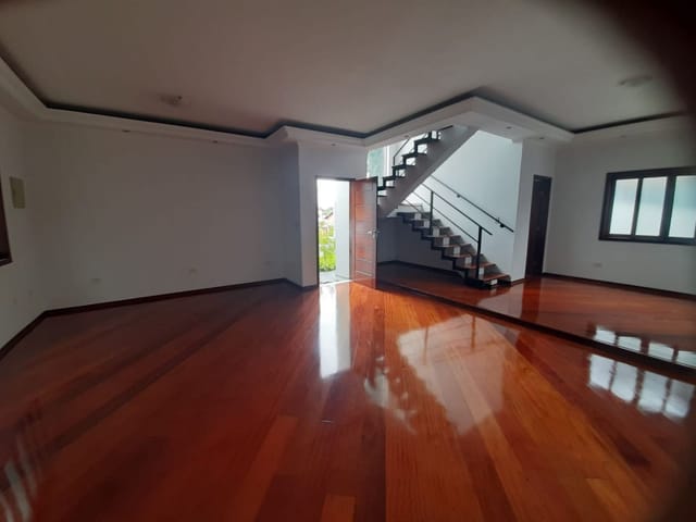 Casa com 250m² 3 quartos e 1 banheiro, à venda ou para alugar, no bairro Urbanova em São José dos Campos