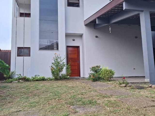 Casa com 250m² 3 quartos e 1 banheiro, à venda ou para alugar, no bairro Urbanova em São José dos Campos
