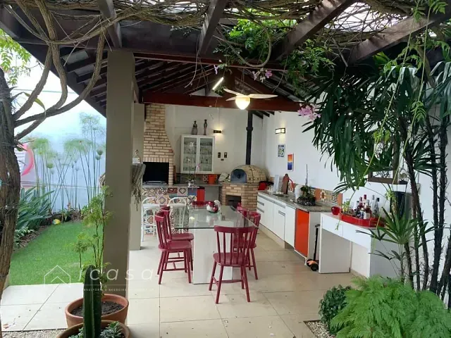 Casa com 360m² 4 quartos e 5 banheiros, à venda, no bairro Jardim das Colinas em São José dos Campos