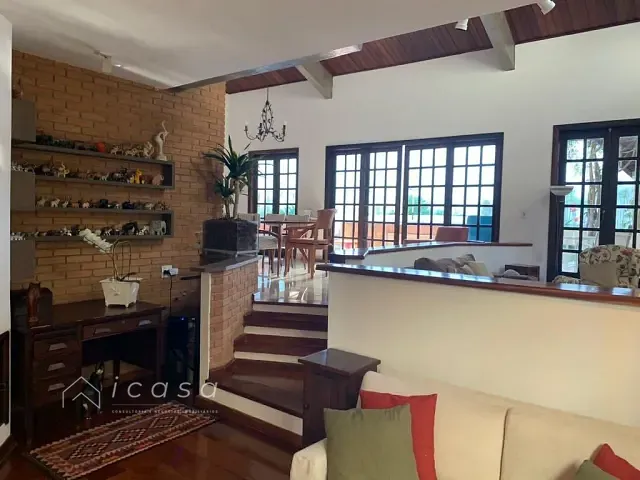 Casa com 360m² 4 quartos e 5 banheiros, à venda, no bairro Jardim das Colinas em São José dos Campos