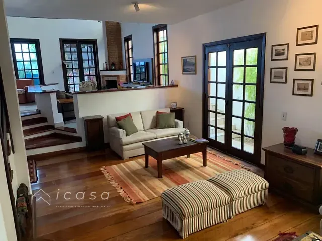 Casa com 360m² 4 quartos e 5 banheiros, à venda, no bairro Jardim das Colinas em São José dos Campos