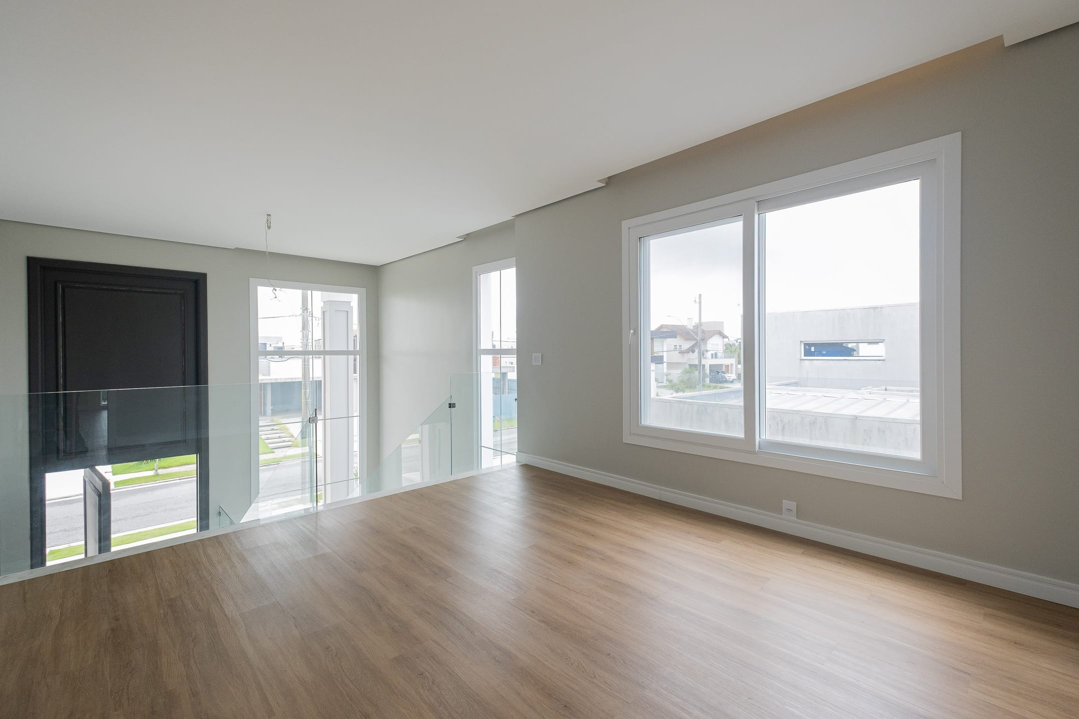 Casa à venda no Alphaville, Laranjal - 314 m², 4 quartos (sendo todos suítes), acabamentos de alto padrão e fundo para o lago. - 14