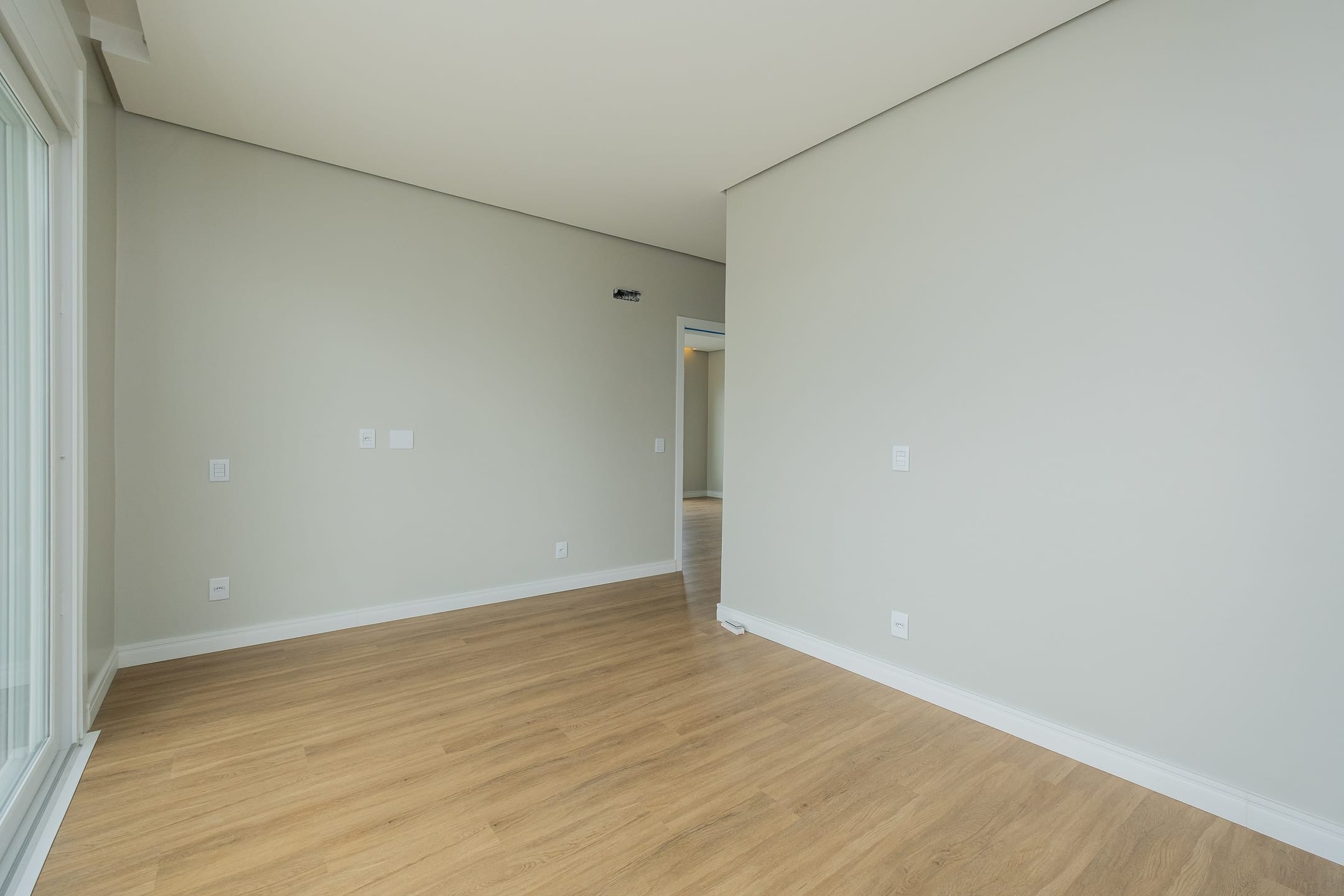 Casa à venda no Alphaville, Laranjal - 314 m², 4 quartos (sendo todos suítes), acabamentos de alto padrão e fundo para o lago. - 22