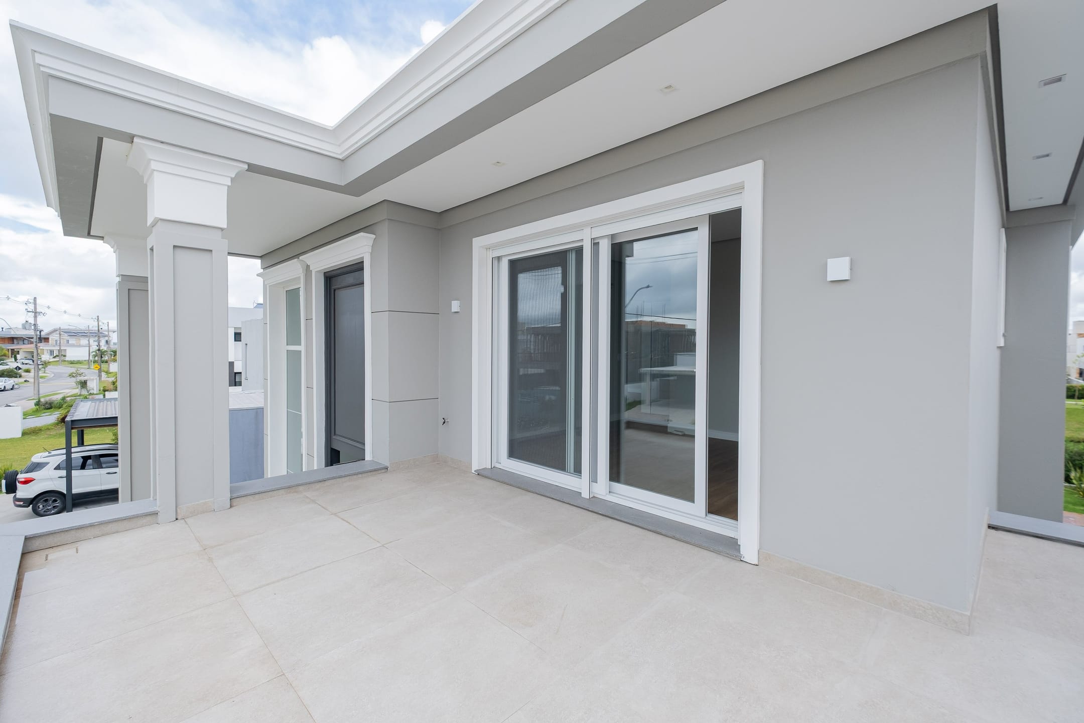 Casa à venda no Alphaville, Laranjal - 314 m², 4 quartos (sendo todos suítes), acabamentos de alto padrão e fundo para o lago. - 27