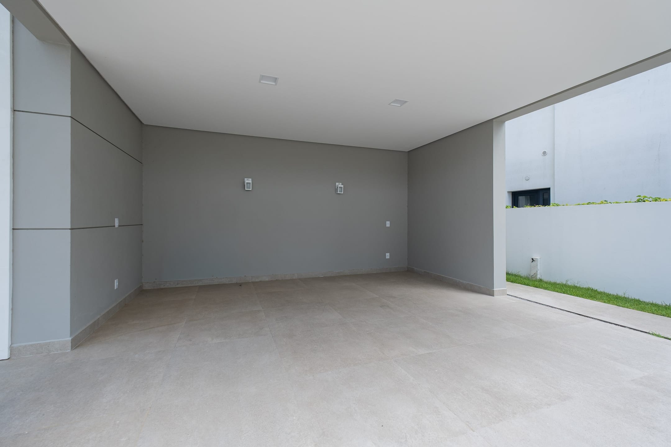 Casa à venda no Alphaville, Laranjal - 314 m², 4 quartos (sendo todos suítes), acabamentos de alto padrão e fundo para o lago. - 30