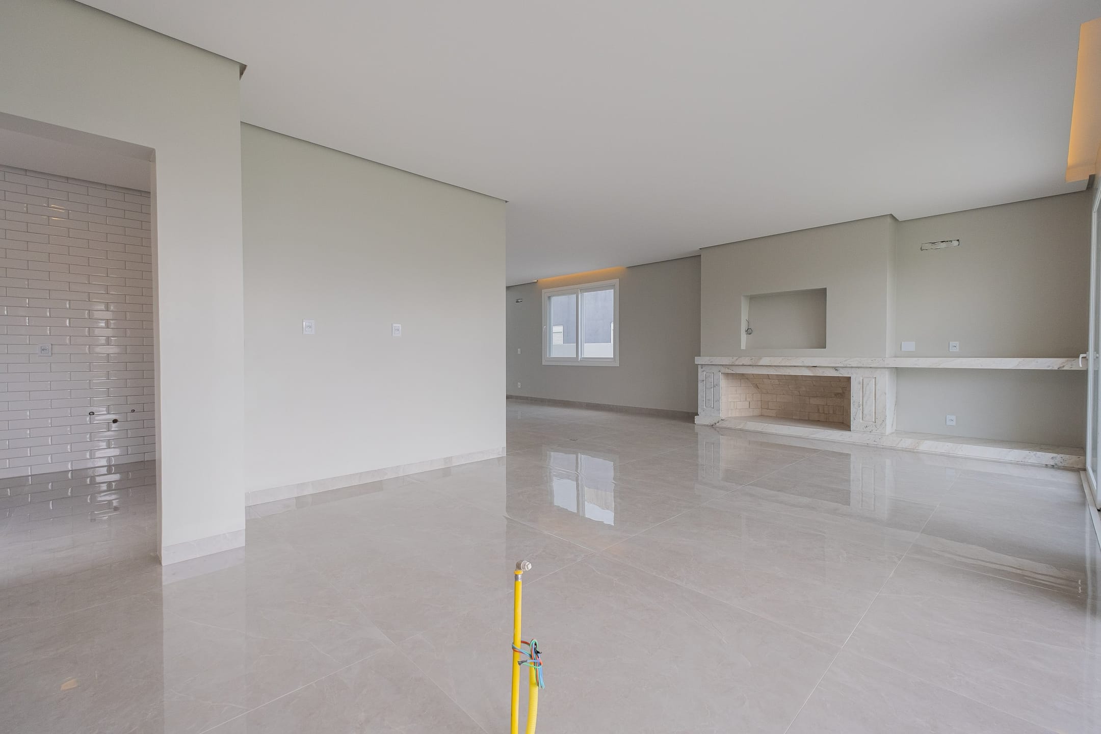 Casa à venda no Alphaville, Laranjal - 314 m², 4 quartos (sendo todos suítes), acabamentos de alto padrão e fundo para o lago. - 6