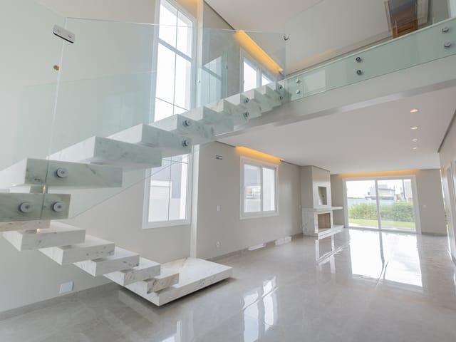 Casa com 401m² 4 quartos e 5 banheiros, à venda, no bairro Laranjal em Pelotas
