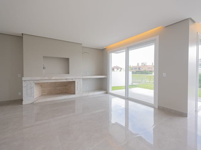 Casa com 401m² 4 quartos e 5 banheiros, à venda, no bairro Laranjal em Pelotas