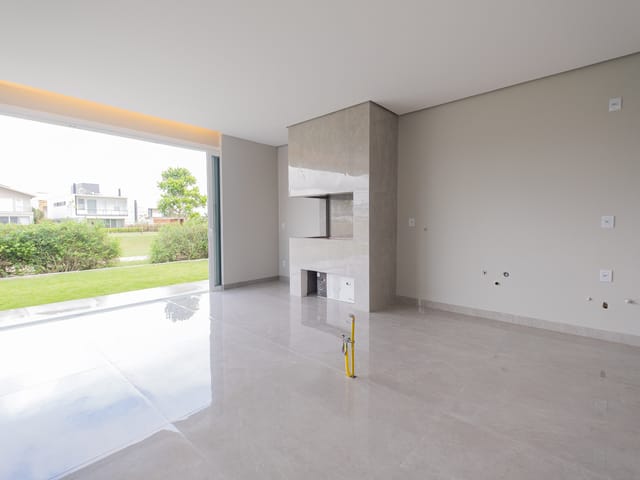 Casa com 401m² 4 quartos e 5 banheiros, à venda, no bairro Laranjal em Pelotas