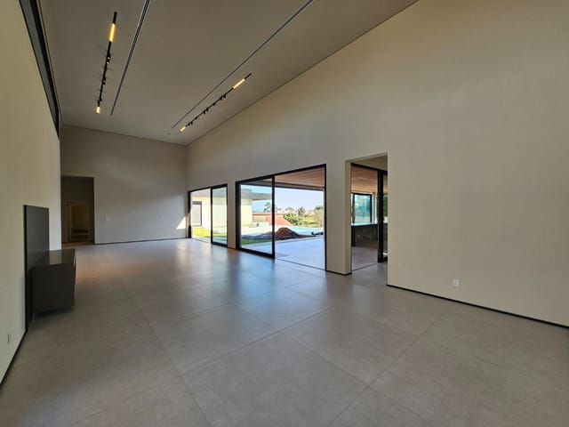 Casa com 1399m² 4 quartos e 4 banheiros, à venda ou para alugar, no bairro Condomínio Reserva do Paratehy em São José dos Campos