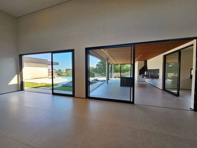 Casa com 1399m² 4 quartos e 4 banheiros, à venda ou para alugar, no bairro Condomínio Reserva do Paratehy em São José dos Campos