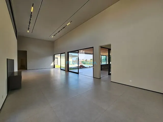 Casa com 1399m² 4 quartos e 4 banheiros, à venda ou para alugar, no bairro Condomínio Reserva do Paratehy em São José dos Campos