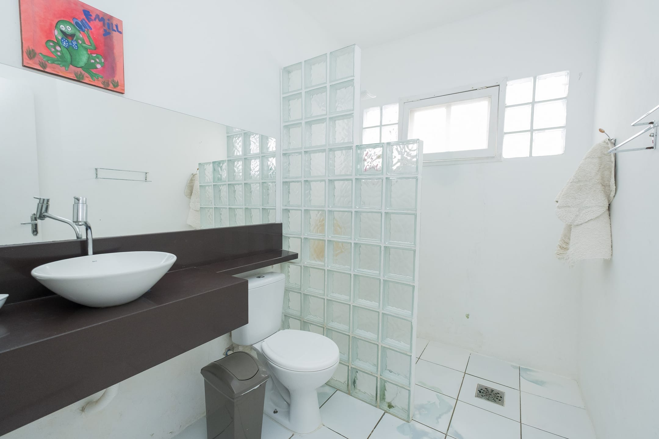 Casa à venda no Laranjal, Pelotas - 95 m², 1 quarto, lareira e ampla área gourmet com churrasqueira, piscina e pátio. - 10