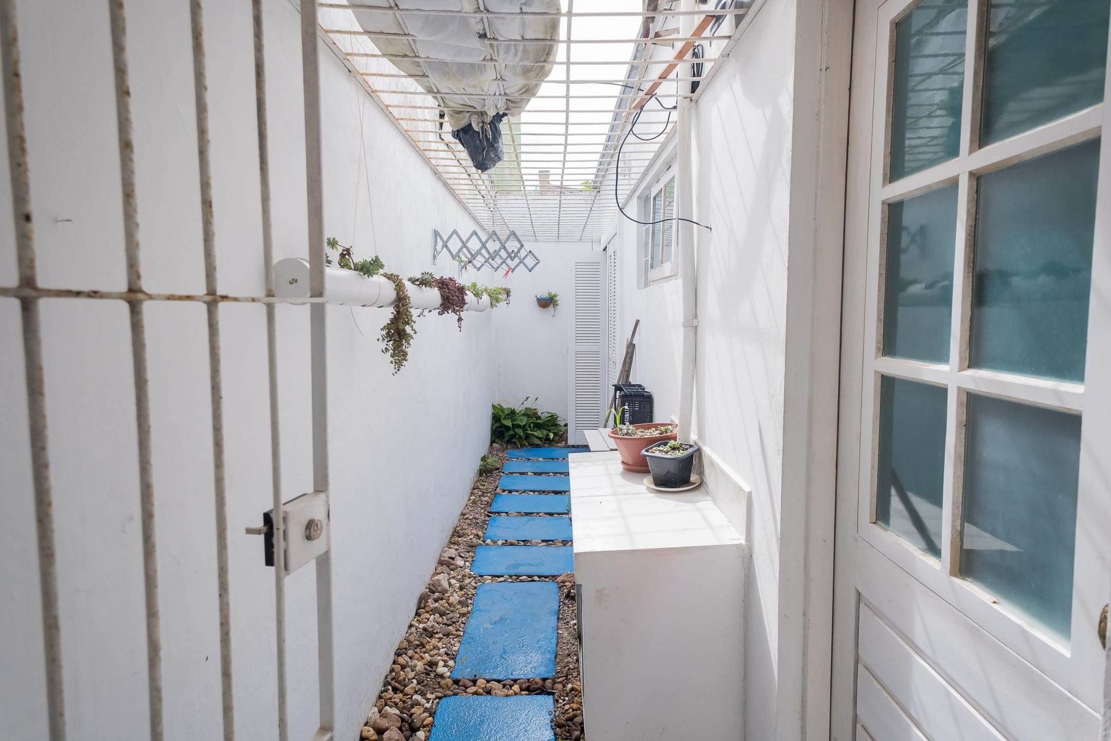 Casa à venda no Laranjal, Pelotas - 95 m², 1 quarto, lareira e ampla área gourmet com churrasqueira, piscina e pátio. - 12
