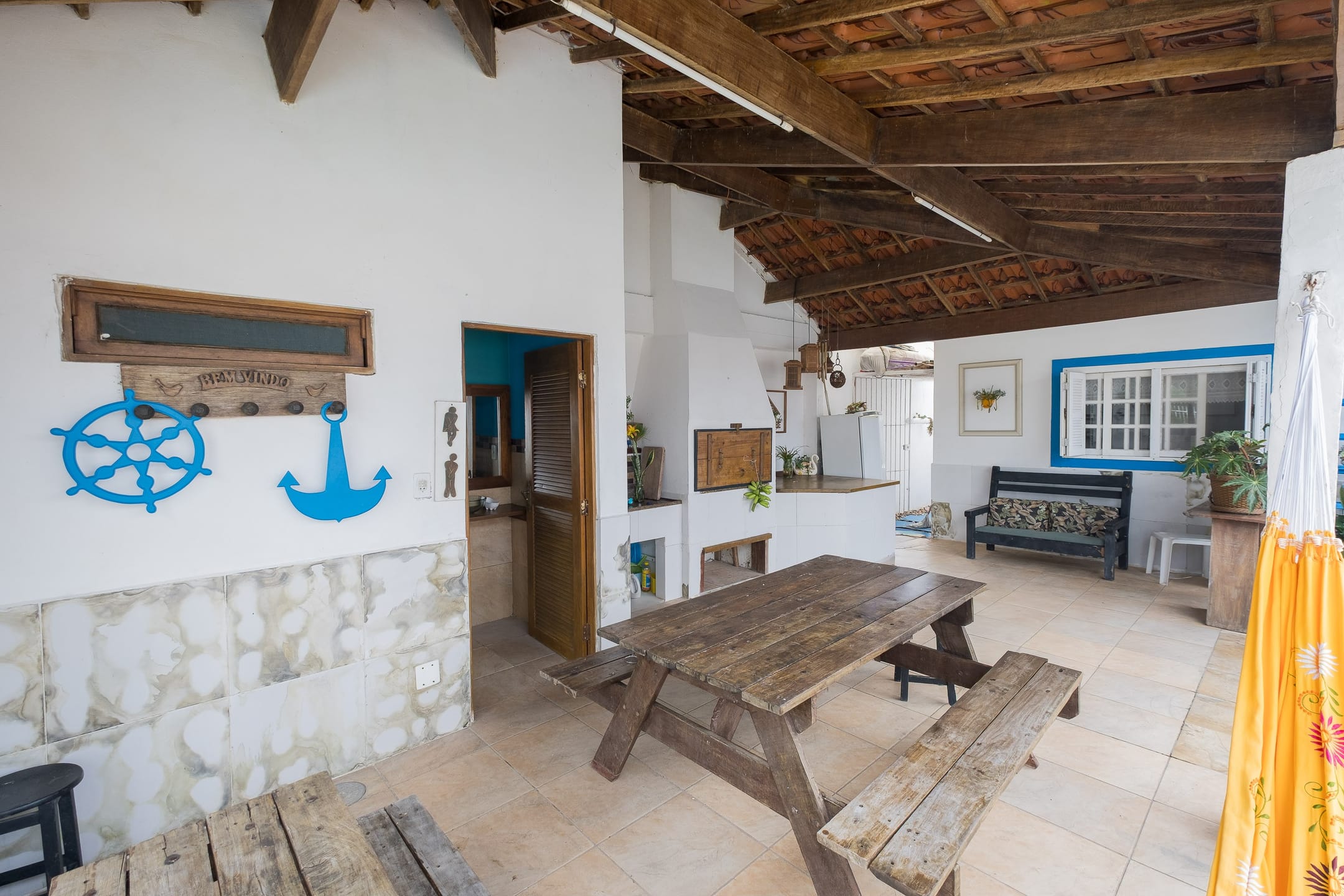 Casa à venda no Laranjal, Pelotas - 95 m², 1 quarto, lareira e ampla área gourmet com churrasqueira, piscina e pátio. - 13