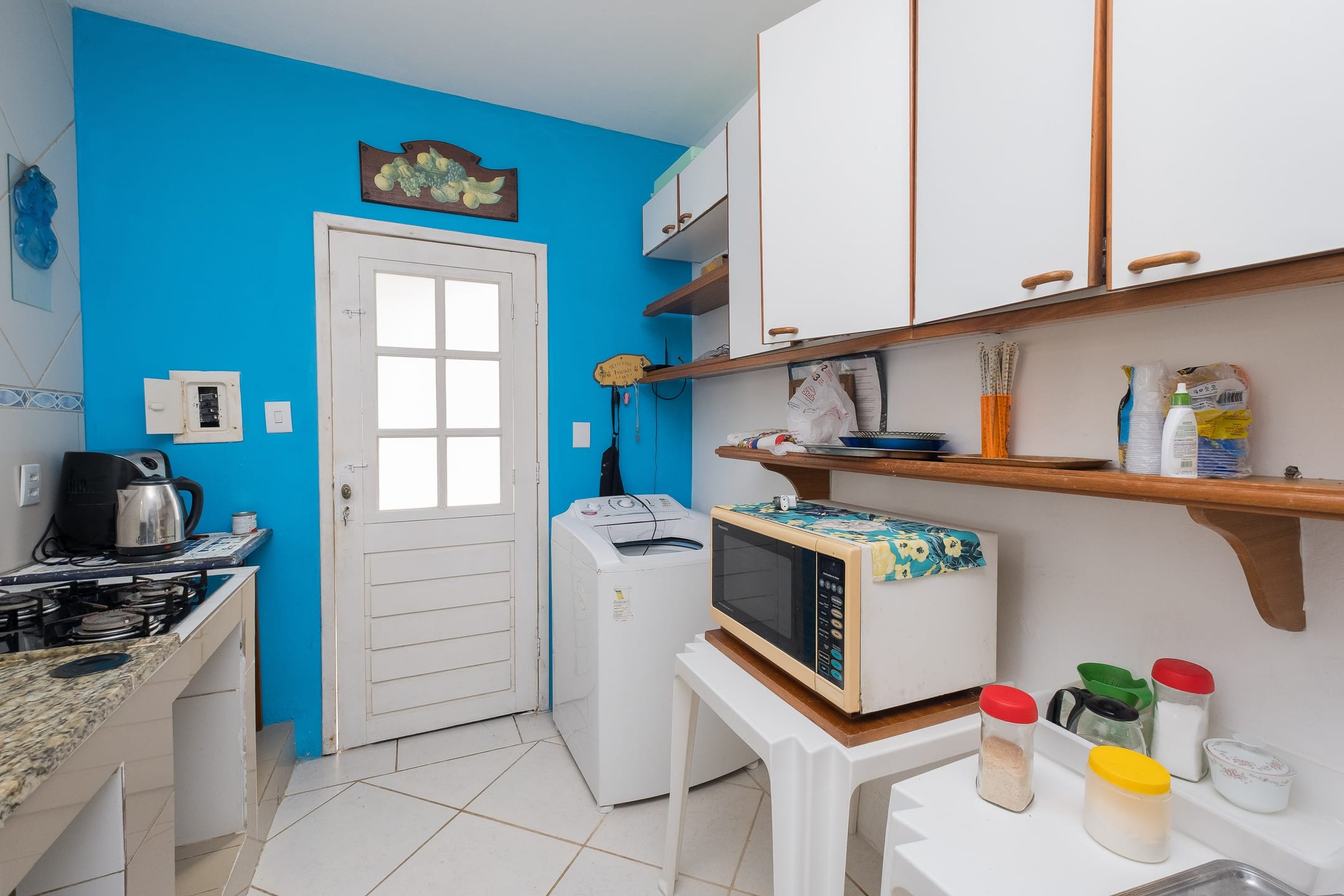 Casa à venda no Laranjal, Pelotas - 95 m², 1 quarto, lareira e ampla área gourmet com churrasqueira, piscina e pátio. - 6