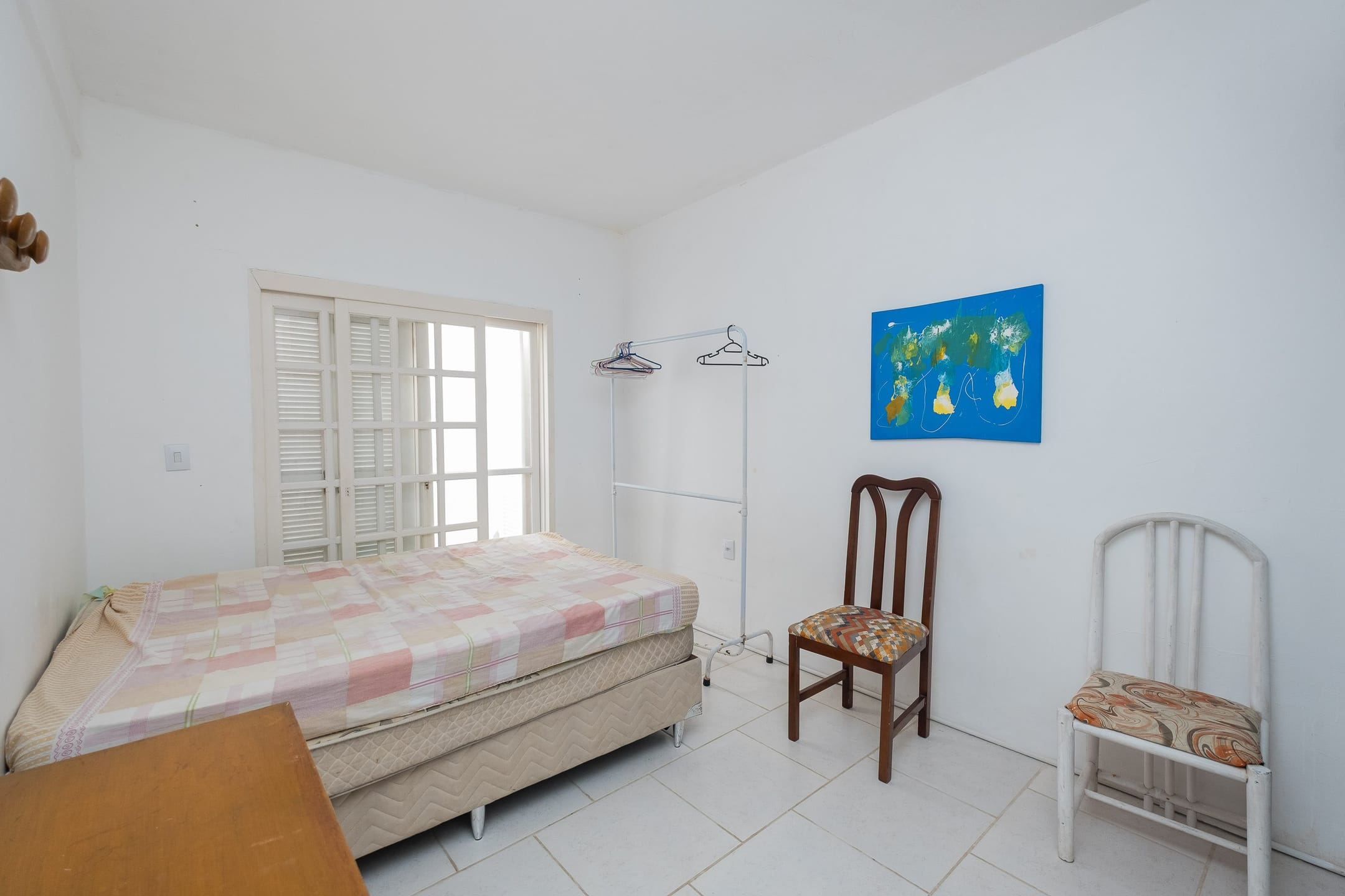 Casa à venda no Laranjal, Pelotas - 95 m², 1 quarto, lareira e ampla área gourmet com churrasqueira, piscina e pátio. - 8