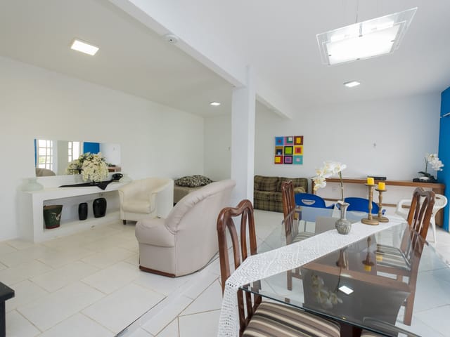 Casa 1 quarto e 2 banheiros, à venda, no bairro Laranjal em Pelotas