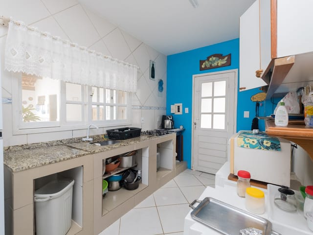 Casa 1 quarto e 2 banheiros, à venda, no bairro Laranjal em Pelotas