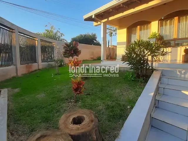Casa com 320m² 4 quartos e 3 banheiros, à venda, no bairro Interlagos em Londrina