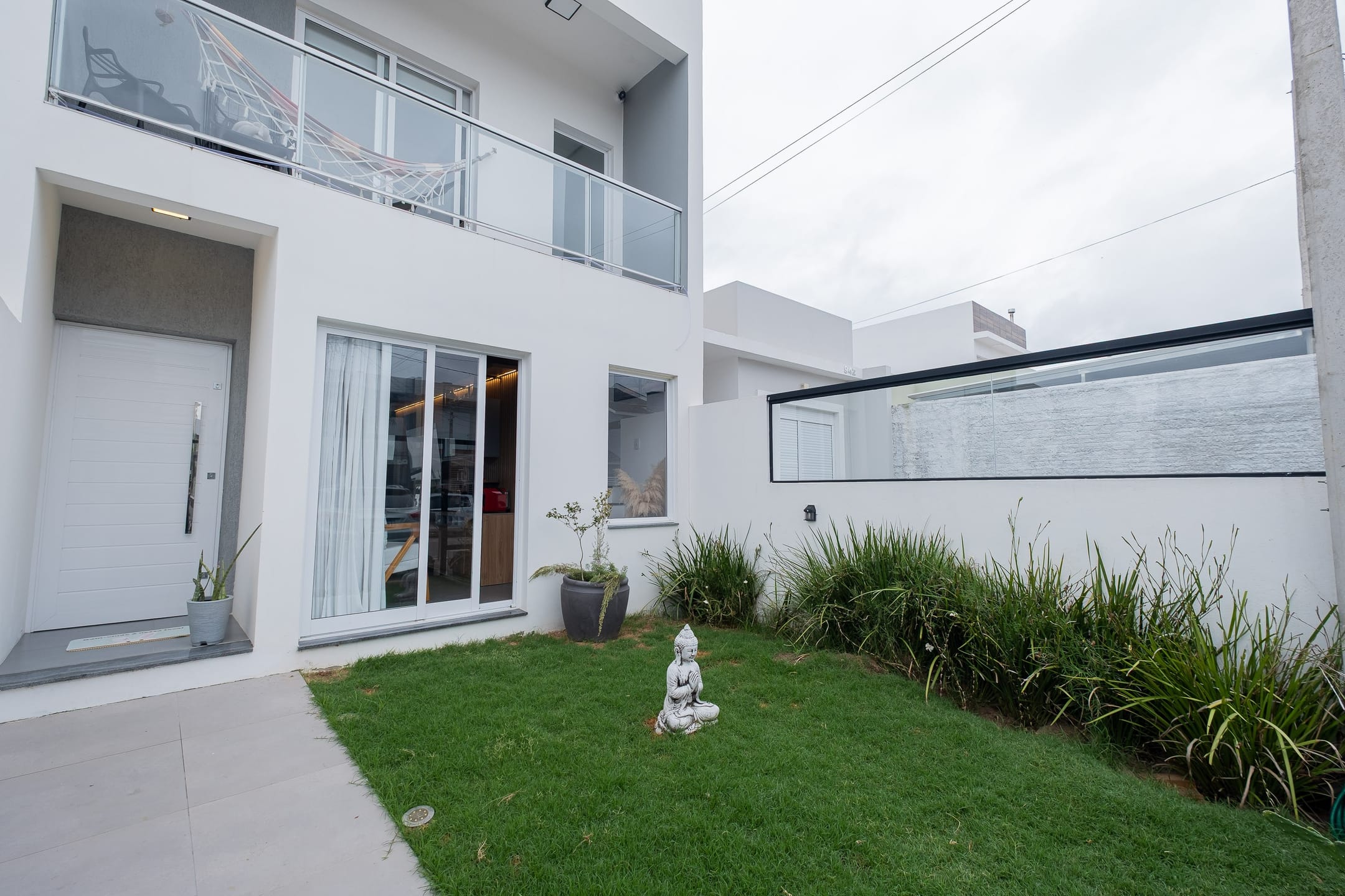 Casa mobiliada à venda no Amarilis, Laranjal - 125 m², 1 quarto (sendo suíte com closet), móveis de alto padrão e área gourmet com pátio. - 18