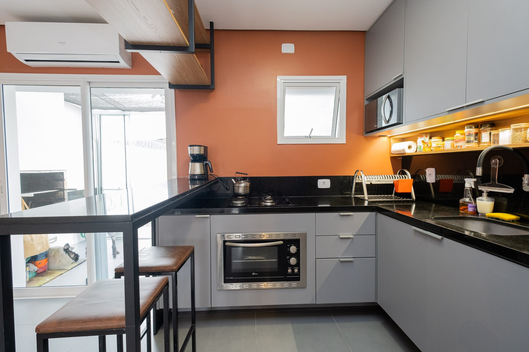 Casa mobiliada à venda no Amarilis, Laranjal - 125 m², 1 quarto (sendo suíte com closet), móveis de alto padrão e área gourmet com pátio. - 6