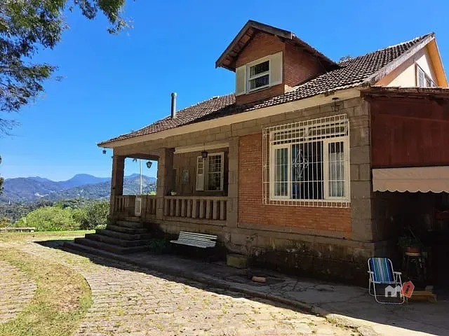 Casa com 2287m² 5 quartos e 2 banheiros, à venda, no bairro Centro em Petrópolis