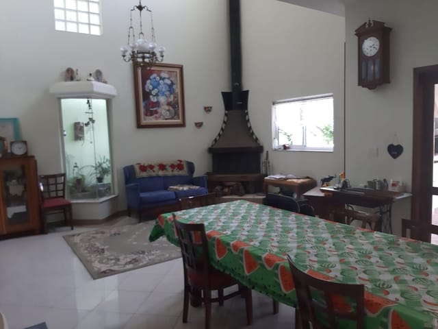Casa com 540m² 4 quartos e 2 banheiros, à venda, no bairro Urbanova em São José dos Campos