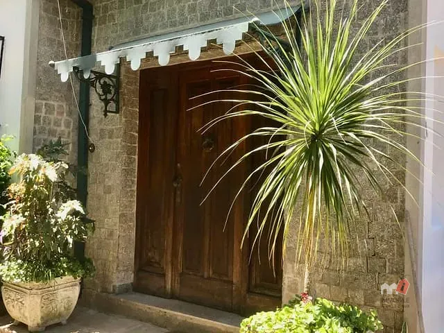 Casa com 400m² 5 quartos e 2 banheiros, à venda, no bairro Mosela em Petrópolis