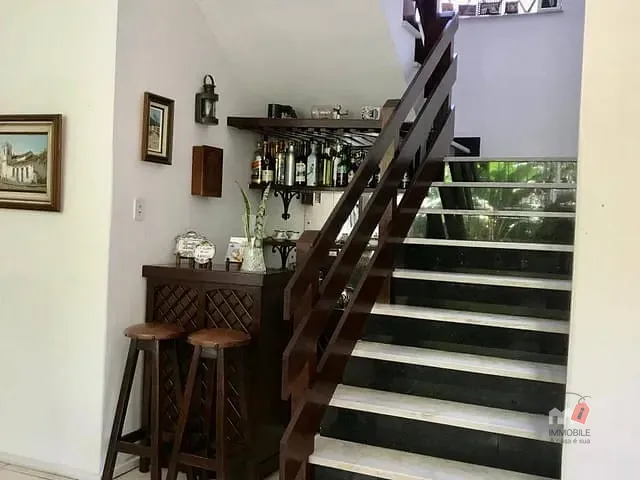 Casa com 400m² 5 quartos e 2 banheiros, à venda, no bairro Mosela em Petrópolis