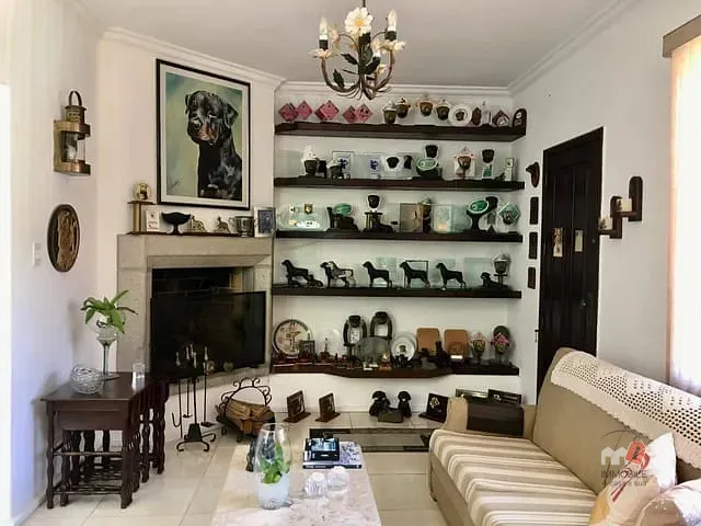 Casa com 400m² 5 quartos e 2 banheiros, à venda, no bairro Mosela em Petrópolis