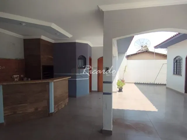 Casa 3 quartos e 2 banheiros, à venda, no bairro Jardim Panorama em Arapongas