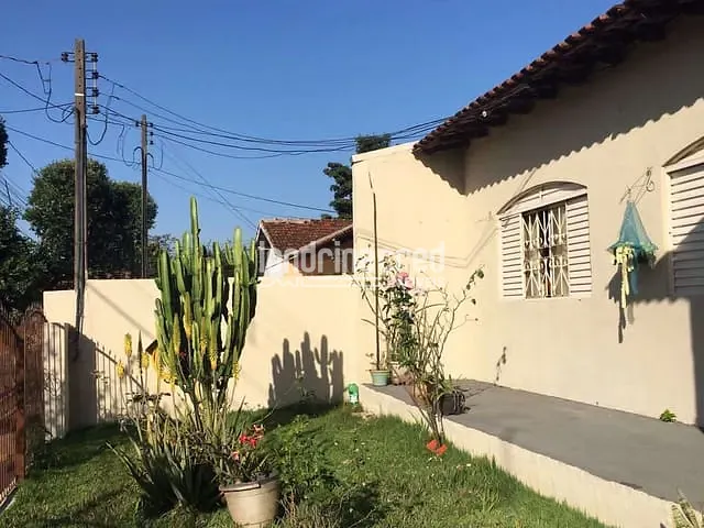 Casa com 220m² 4 quartos e 2 banheiros, à venda, no bairro Conjunto Vivi Xavier em Londrina