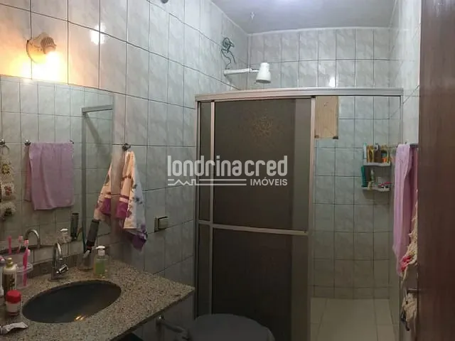 Casa com 220m² 4 quartos e 2 banheiros, à venda, no bairro Conjunto Vivi Xavier em Londrina