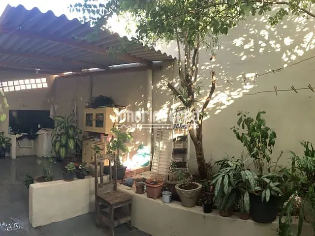 Casa com 220m² 4 quartos e 2 banheiros, à venda, no bairro Conjunto Vivi Xavier em Londrina