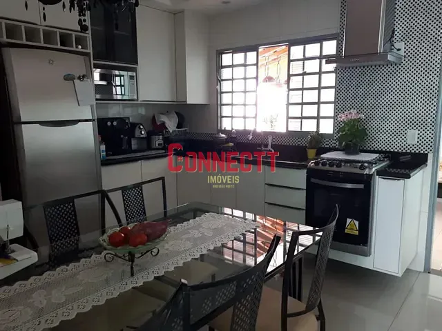 Casa com 200m² 4 quartos e 2 banheiros, à venda, no bairro Jardim Roberto Benedetti em Ribeirão Preto