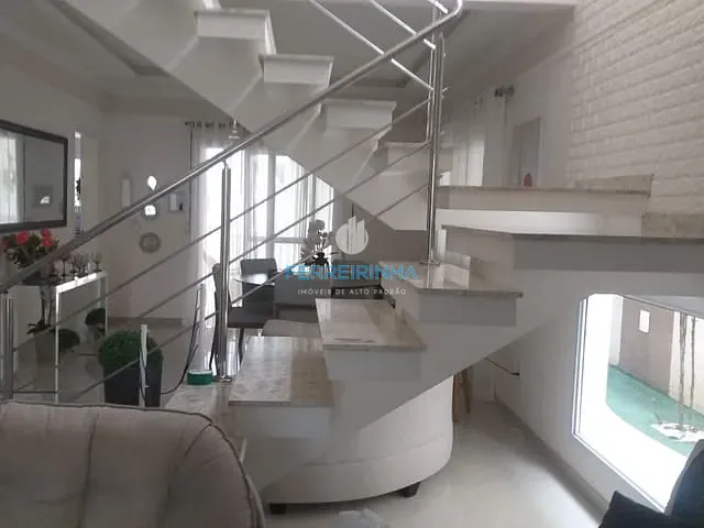 Casa com 250m² 5 quartos e 5 banheiros, à venda, no bairro Urbanova em São José dos Campos
