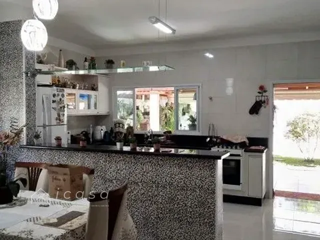 Casa com 300m² 3 quartos e 3 banheiros, à venda, no bairro Residencial Ouro Ville em Taubaté