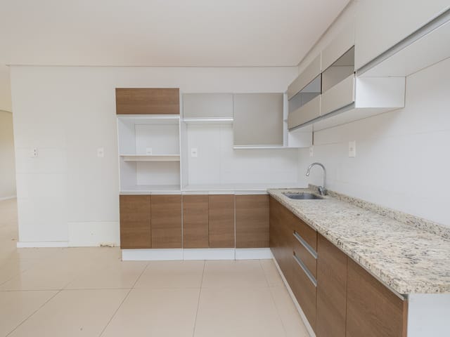 Casa com 217m² 3 quartos e 3 banheiros, para alugar, no bairro Areal em Pelotas