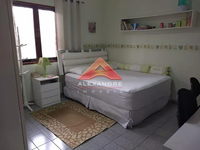 Casa com 288m² 3 quartos e 3 banheiros, à venda, no bairro Jardim Ismênia em São José dos Campos
