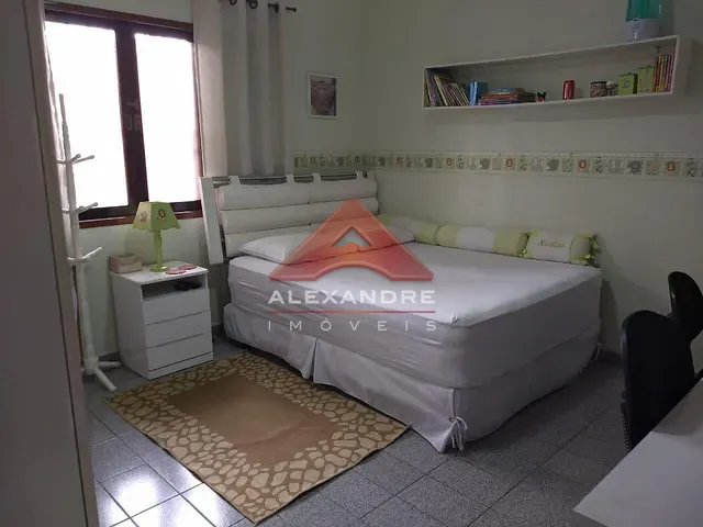 Casa com 288m² 3 quartos e 3 banheiros, à venda, no bairro Jardim Ismênia em São José dos Campos