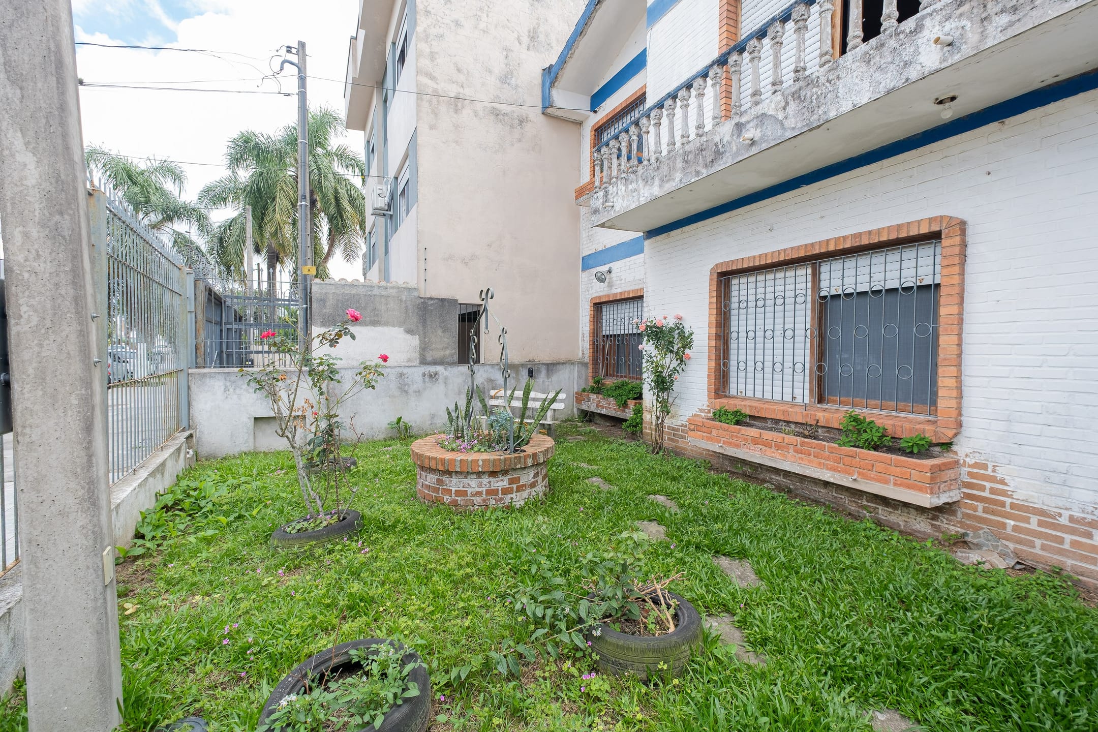 Casa à venda no Areal, Pelotas - 372 m², 4 quartos (sendo 2 suítes), churrasqueira, pátio aos fundos e portão eletrônico. - 21