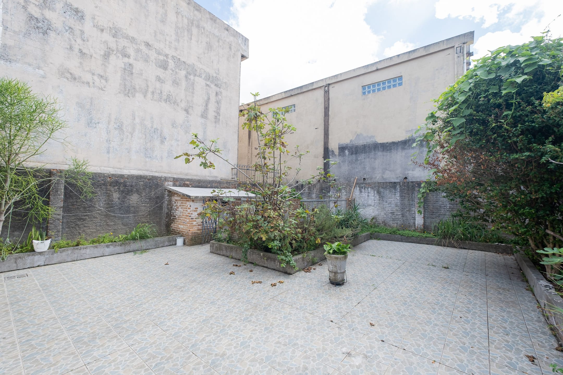 Casa à venda no Areal, Pelotas - 372 m², 4 quartos (sendo 2 suítes), churrasqueira, pátio aos fundos e portão eletrônico. - 19